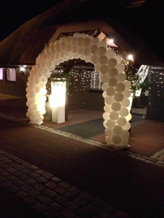 witte ballonnenboog leveren in Nieuwegein en omstreken
