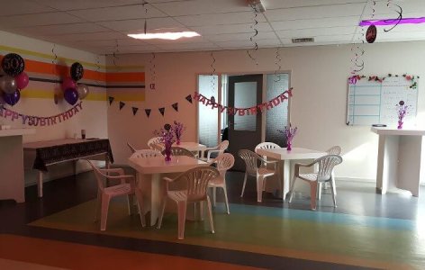 Salon tafel met stoelen