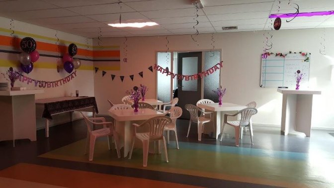 Salon tafel met stoelen