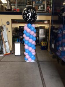 Gender reveal ballon pilaar